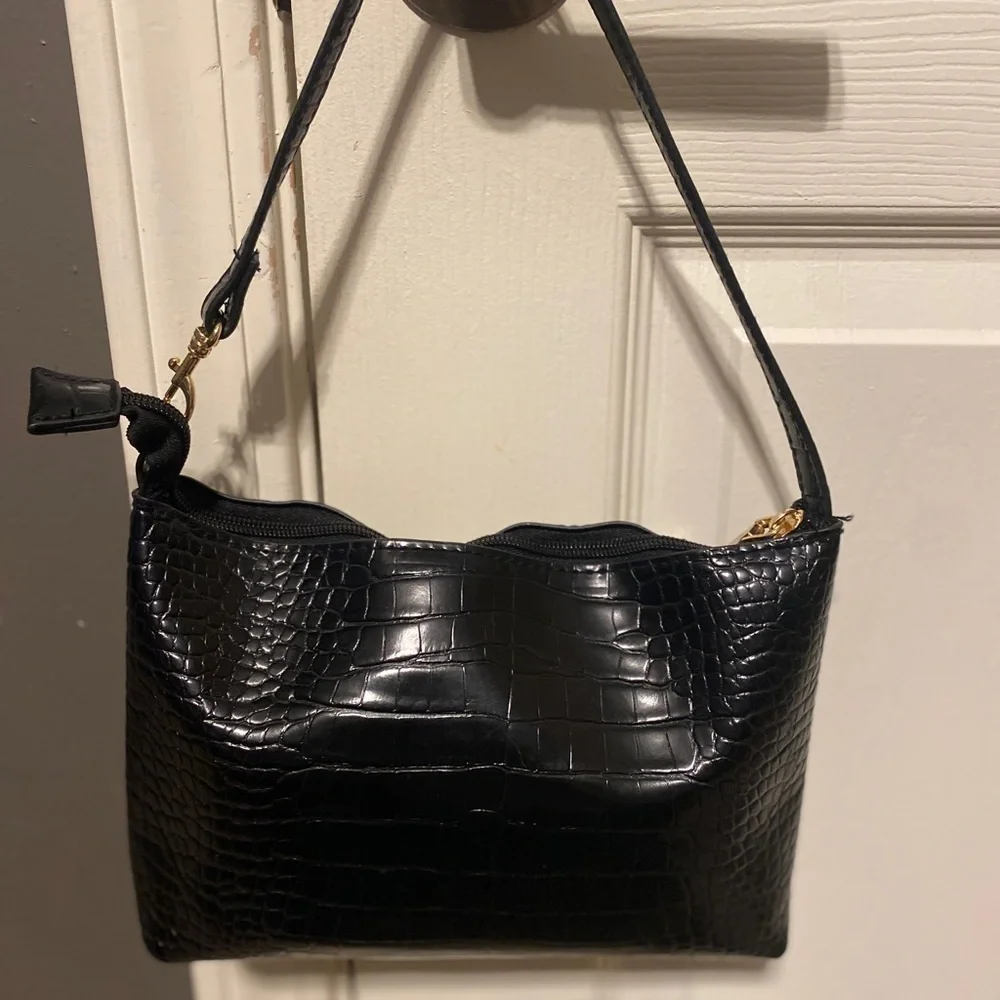 BEBE Black Faviola Stamped Croco Tote Purse w/Matching Pouch. EUC